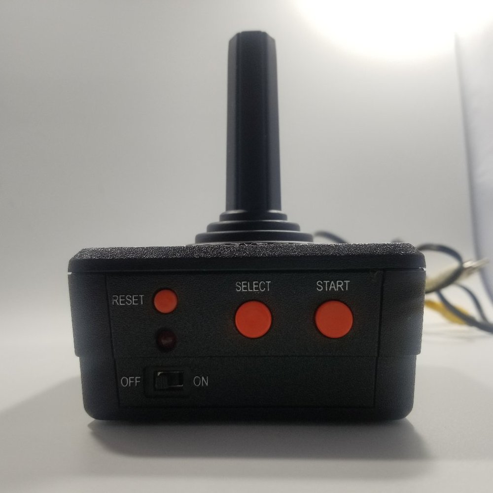 Atari Plug and Play Console - Picture 4 of 8
